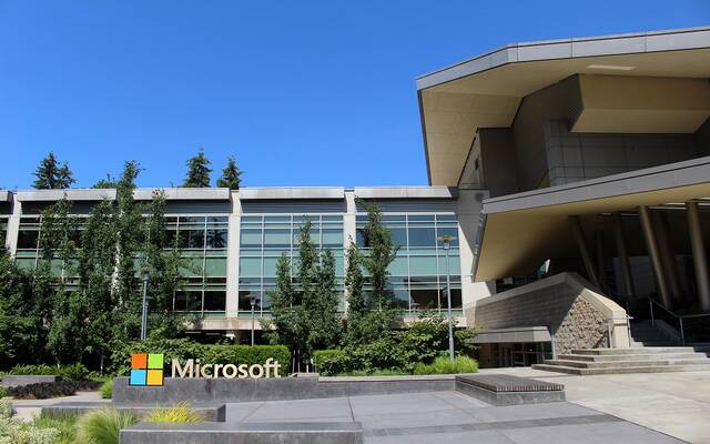 تقرير: مايكروسوفت وأوبن إيه آي تخططان لمشروع مركز بيانات بمئة مليار دولار