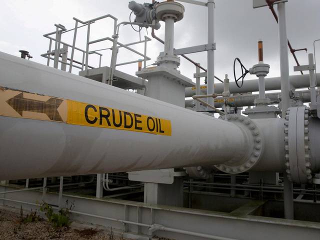 US crude oil inventories rise as futures extend drop