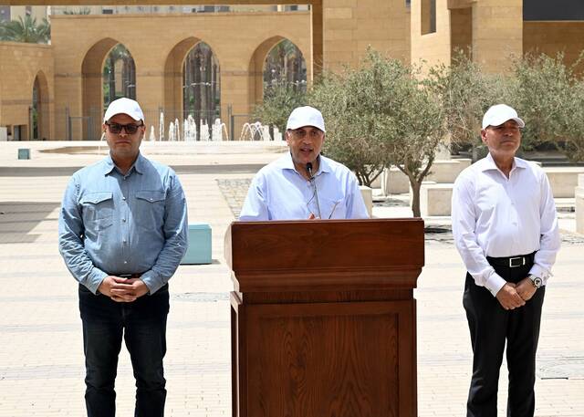 جانب من التصريحات الإعلامية لرئيس الوزراء