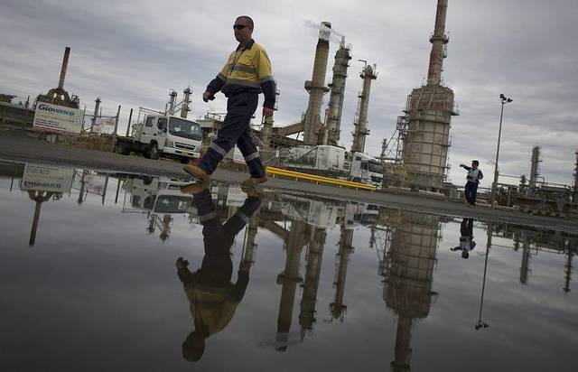 "يو بي اس": النفط يواصل الهبوط حتى يونيو ويستهدف 72 دولار بنهاية العام