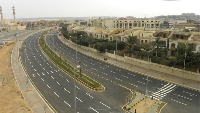 "الإسكان" تنفذ 16 مشروعاً للطرق في القاهرة الجديدة