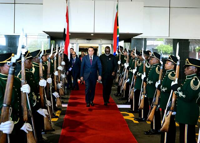 مدبولي يصل جوهانسبرج لترؤس وفد مصر في قمة العشرين 2025