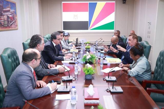 مصر وسيشل تبحثان تعزيز التعاون الصحي المشترك