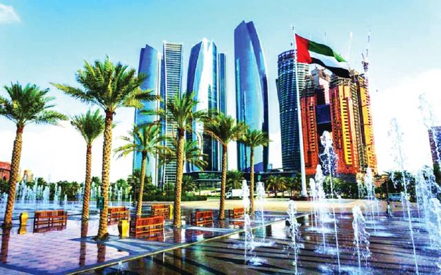 الإمارات تتخذ 5 إجراءات لتسهيل عودة العاملين الأجانب إلى بلدانهم