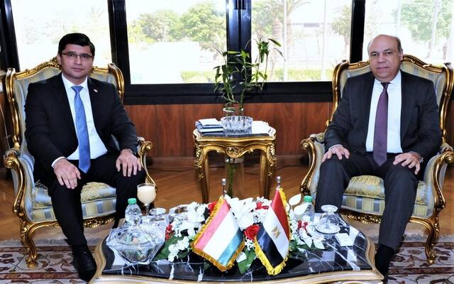 مصر وطاجيكستان تبحثان فرص التوسع في الربط الجوي بين البلدين