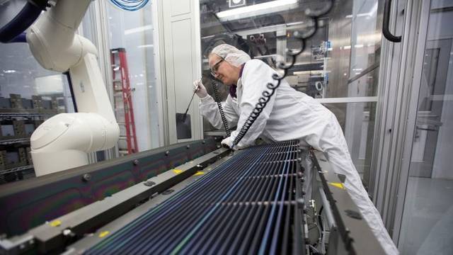 Eurozone, EU28 industrial output rises 0.2% in October