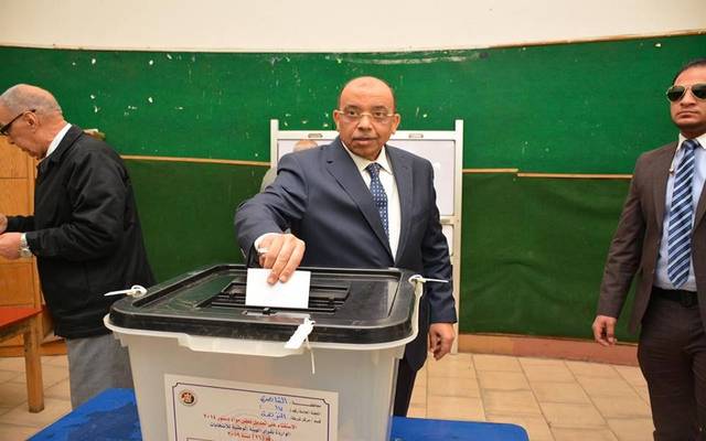 بالصور..وزير التنمية المحلية يدلي بصوته في الاستفتاء على تعديل الدستور