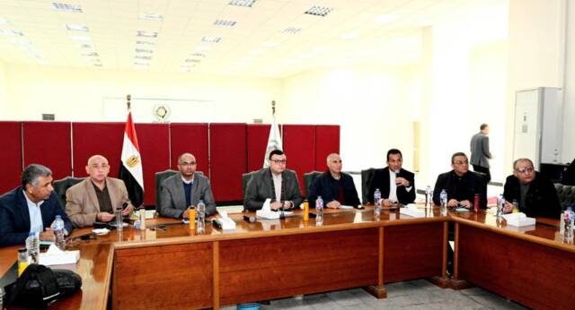 وزير الإسكان المصري يتابع الموقف التنفيذي لمشروعات مدينة العاشر من رمضان