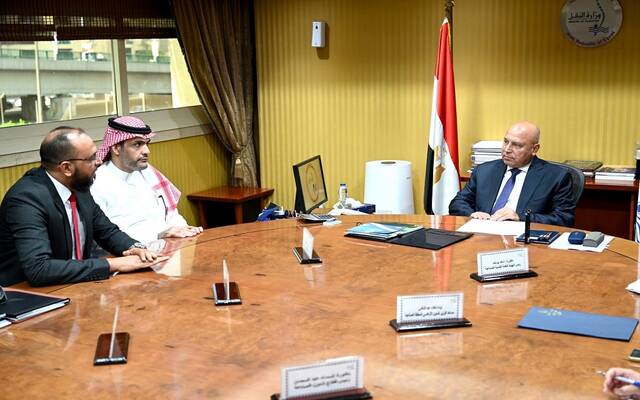 كامل الوزير وزير الصناعة ومهيلب المهيلب رئيس مجلس إدارة كنان القابضة السعودية