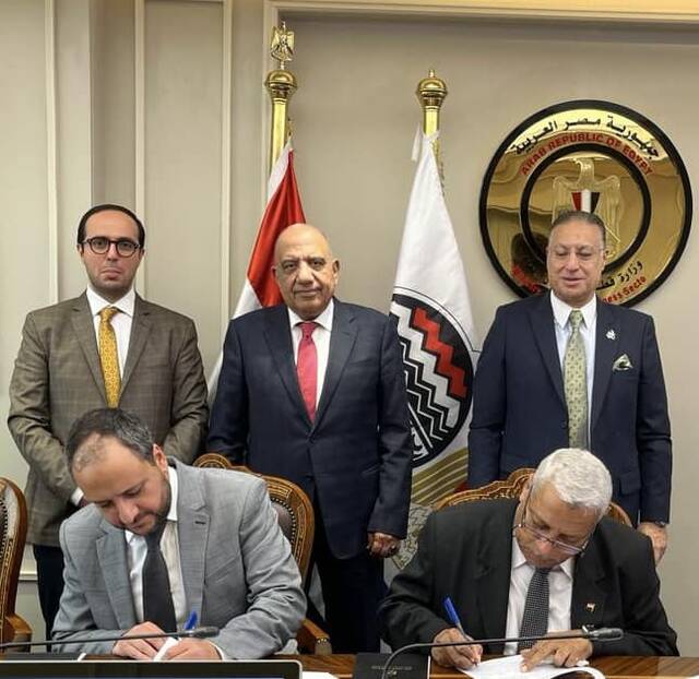 مصر.. مصنع جديد لاستغلال "الكاولين" في شركة سيناء للمنجنيز بشراكة إسبانية