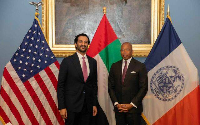 وزير الاقتصاد الإماراتي يبحث مع عمدة نيويورك تعزيز التعاون في 8 مجالات
