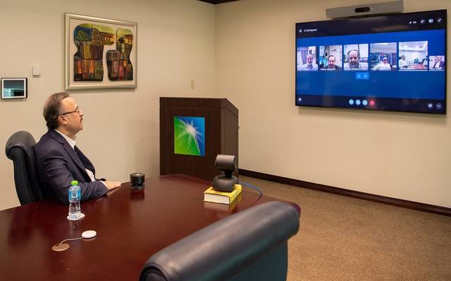 رئيس أرامكو السعودية وكبير إدارييها التنفيذيين، أمين حسن الناصر، في اتصال مرئي مع موظفي الشركة