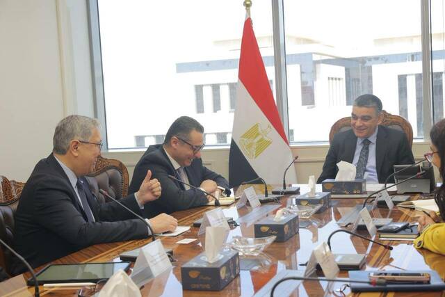 "الشراء الموحد" المصرية تبحث مع شركة تركية توطين صناعة الدواء