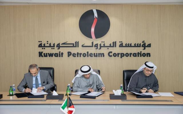 خلال التوقيع