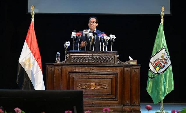 محمد سامي عبد الصادق رئيس جامعة القاهرة