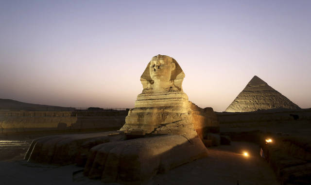 وزير السياحة يتوقع انتعاش الحركة السياحية في مصر بنهاية 2017