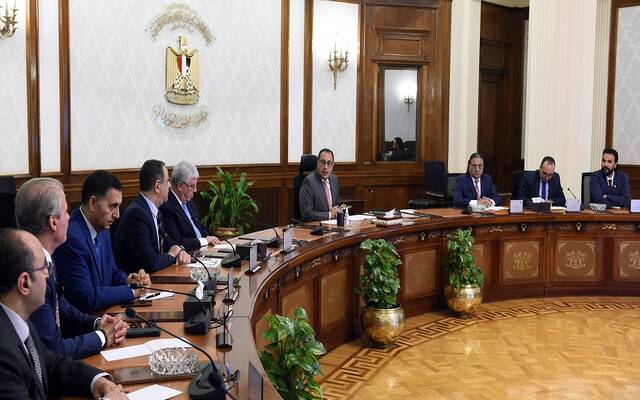 رئيس الوزراء المصري يستعرض مقترحات تطوير الصورة البصرية للطريق الدائري