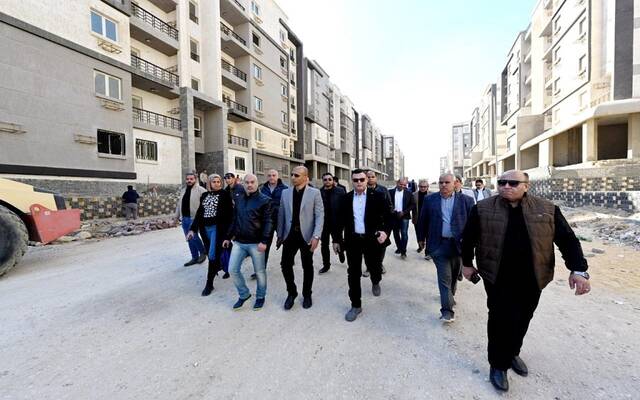 وزير الإسكان يبحث تلبية احتياجات الفيوم من القدرات الكهربائية بمنطقة دمو