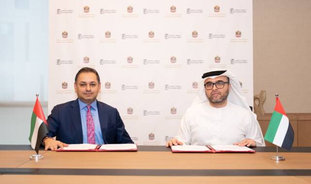 خلال توقيع مذكرة التفاهم بين وزارة الاستثمار الإماراتية وشركة الإمارات دبي الوطني كابيتال