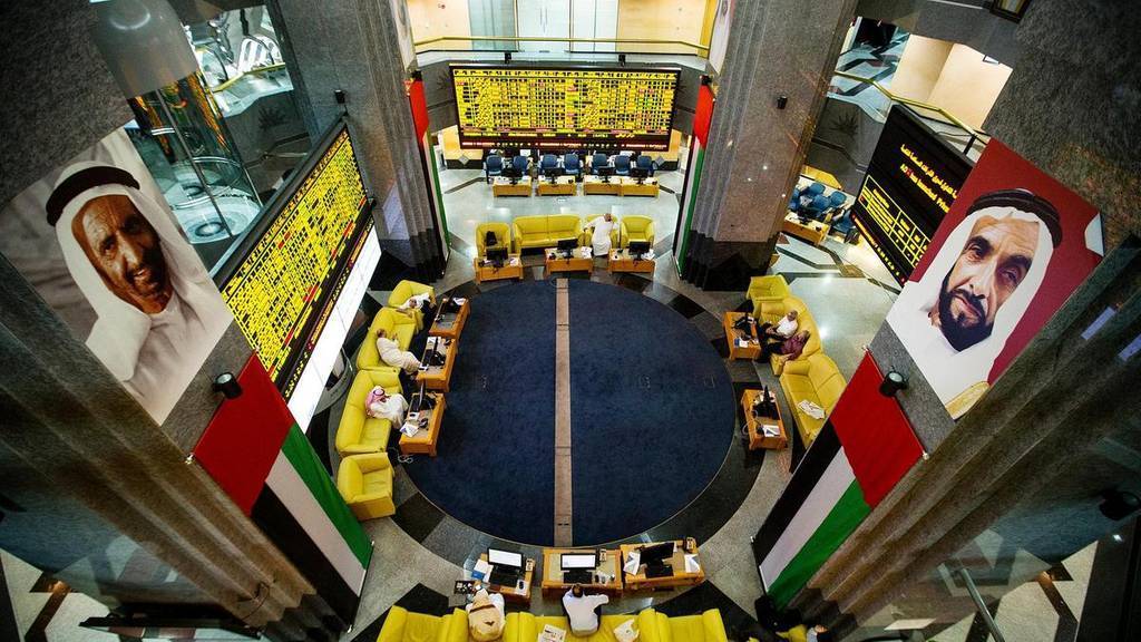 سوق أبوظبي يغلق على ارتفاع للجلسة الثالثة على التوالي