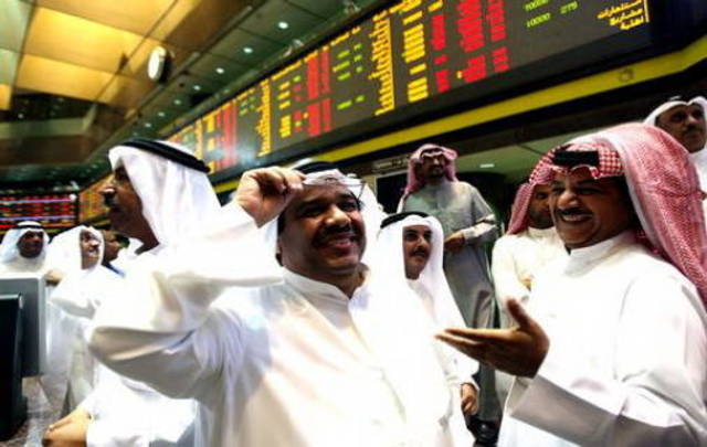 Saudi bourse dips 0.5%; Mobily stock halted