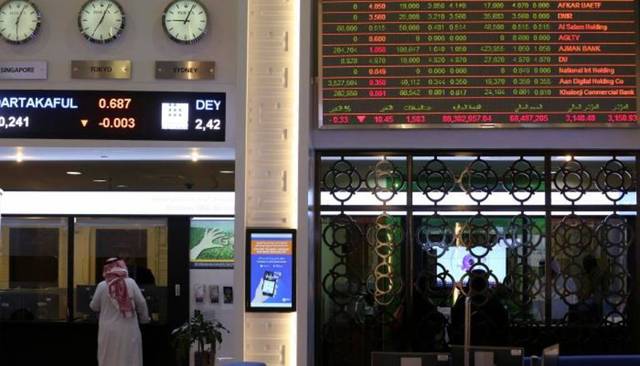 سوق دبي يواصل التراجع بضغط "القياديات"