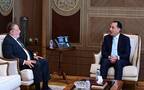 الدكتور مصطفى مدبولي رئيس مجلس الوزراء المصري وحسن عبدالله محافظ البنك المركزي