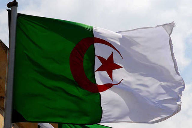 الجزائر تشتري 51 في المئة من اسهم "جيزي" للهاتف المحمول