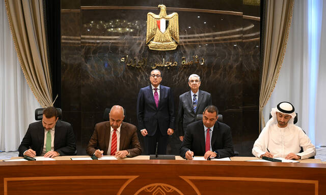 تحالف مصري إماراتي يتسلم أرض محطة رياح بسوهاج باستثمارات 10 مليارات دولار