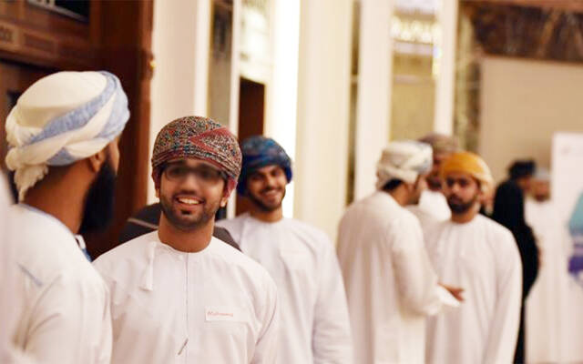 شباب عُمانيون