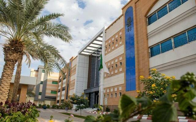 "المحافظ للتعليم" توقع عقداً مع "وطن للمقاولات" لتنفيذ مشروع بالرياض