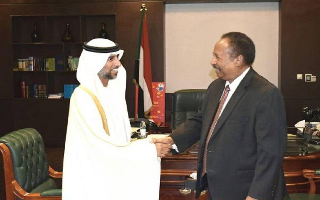 رئيس وزراء السودان يبحث زيادة الاستثمارات الإماراتية في بلاده