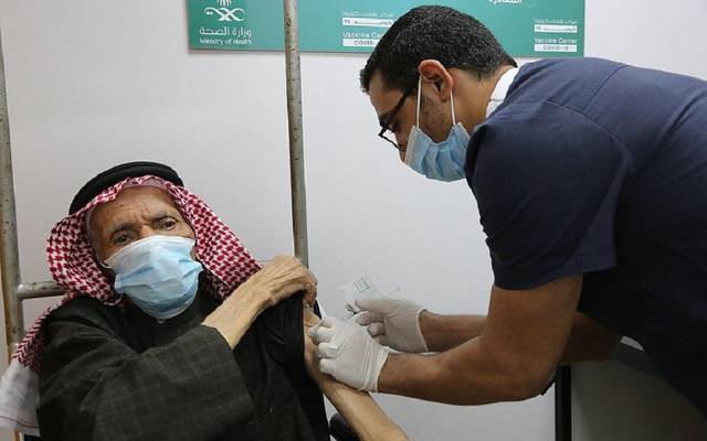 السعودية تدشن ثاني مركز لتقديم لقاح فيروس كورونا في مكة
