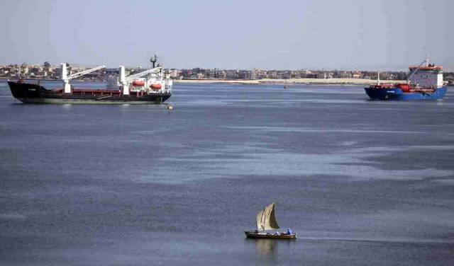Egypt starts trial run on new Suez Canal