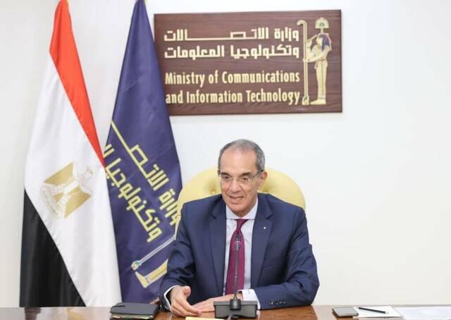 عمرو طلعت وزير الاتصالات