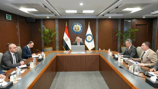 وزير البترول المصري يبحث تطوير آلية تدريب جميع سائقي نقل المنتجات البترولية