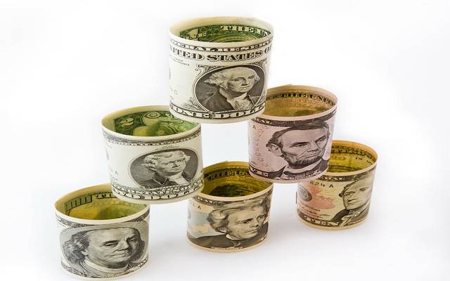 الدولار الأمريكي يرتفع عالمياً مع ترقب خطاب "باول"