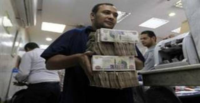 الجنيه المصري يهبط لأدنى مستوى تاريخي له أمام الدولار