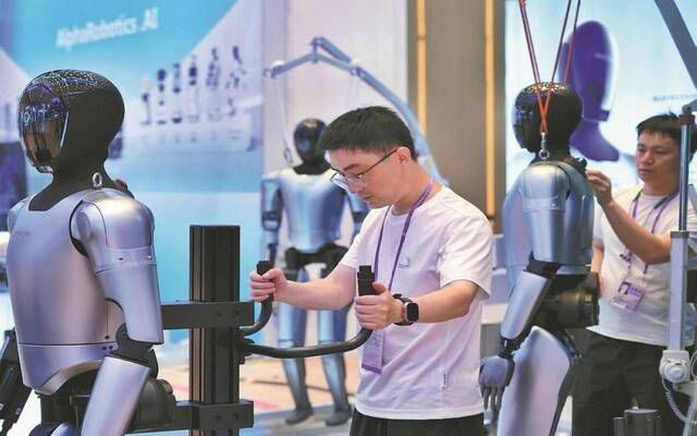 بكين تستضيف أكبر تجمع عالمي للروبوتات مع 1500 ابتكار و200 شركة دولية