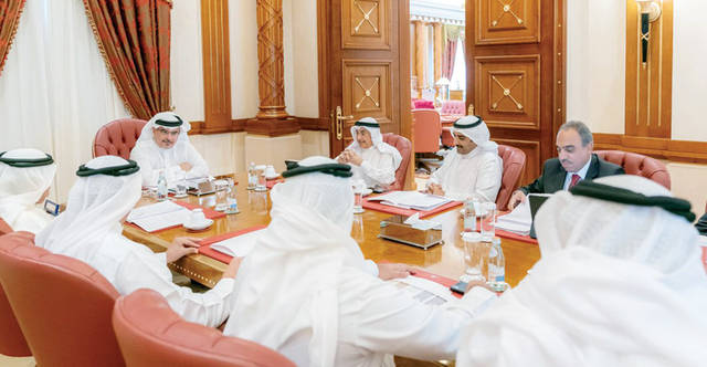 ولي عهد البحرين يناقش مستجدات تنفيذ المشاريع