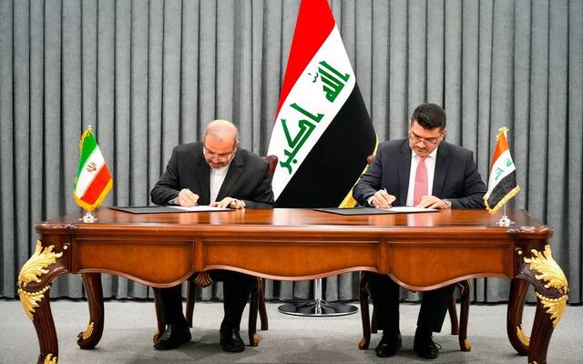 العراق يوقع اتفاقا مع إيران لمقايضة الغاز المستورد بالنفط الخام