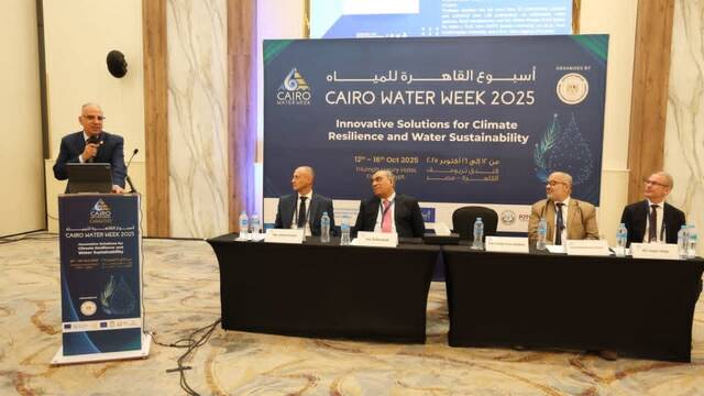 جانب من الحلسة