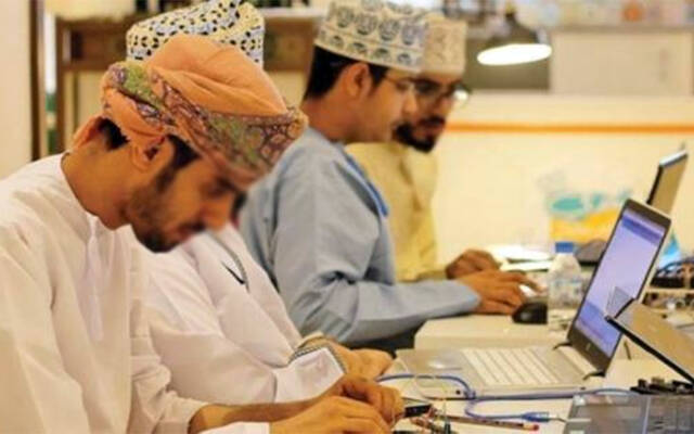 العاملون العُمانيون في سلطنة عُمان