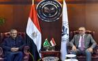 حسام هيبة الرئيس التنفيذي للهيئة العامة للاستثمار والمناطق الحرة في مصر وعامر شوكت السفير الباكستاني بالقاهرة