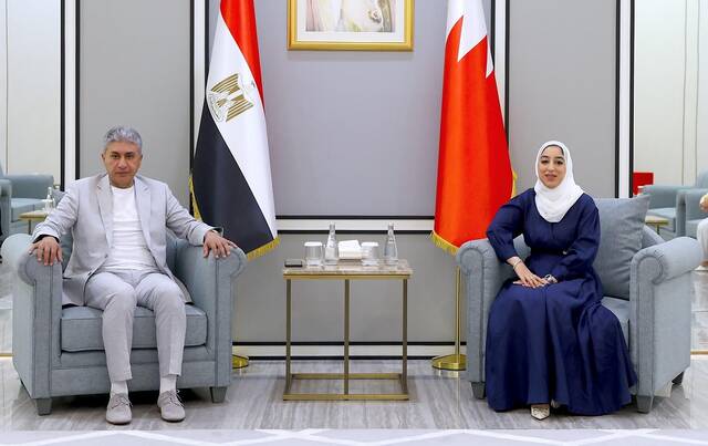 مصر والبحرين تبحثان تعزيز التعاون في القطاع السياحي
