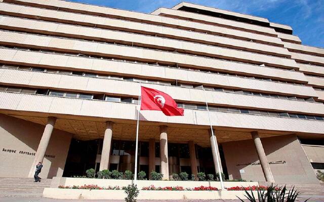 الحكومة تعتزم اقتراض 2.25 مليار دولار من "المركزي التونسي" لسد عجز الميزانية