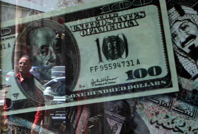 Egyptian pound declines against dollar in parallel market