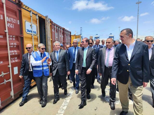 جانب من الجولة الوزير