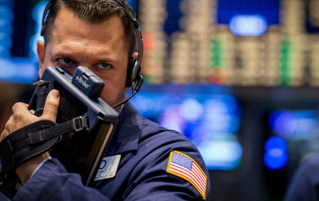 الأسهم الأمريكية تفتح على تراجع بفعل ارتفاع العجز التجاري