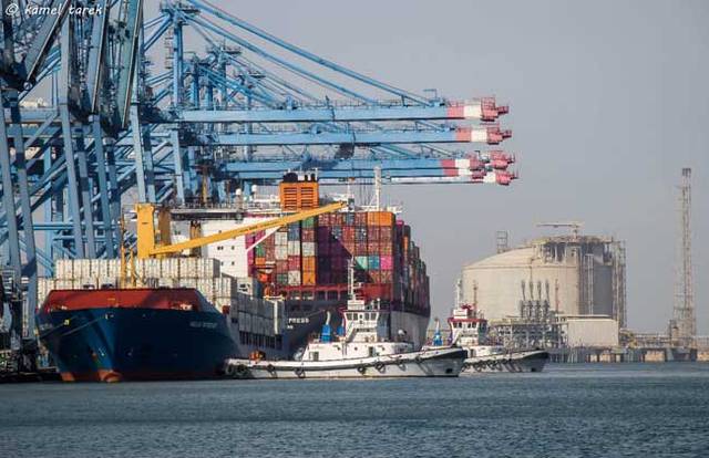 ميناء دمياط يتداول 22 سفينة حاويات وبضائع عامة في 24 ساعة